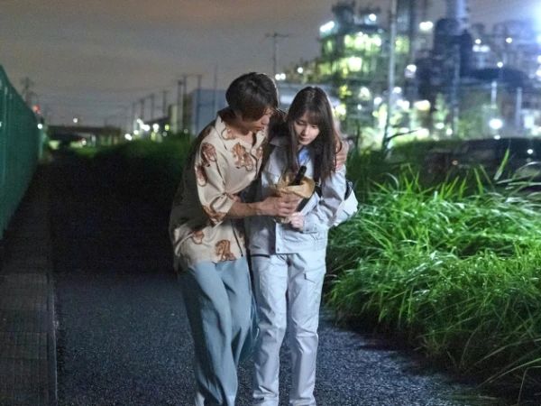 【理系女子の甘い誘惑】『ダメ…でも気持ちいい…』工場勤務の知的な彼女が、偶然出会った男を家に招き入れ、介抱するはずが…！互いの欲望に火がつき、理性崩壊のセックス三昧！知的な見た目とのギャップがエロすぎる！♡