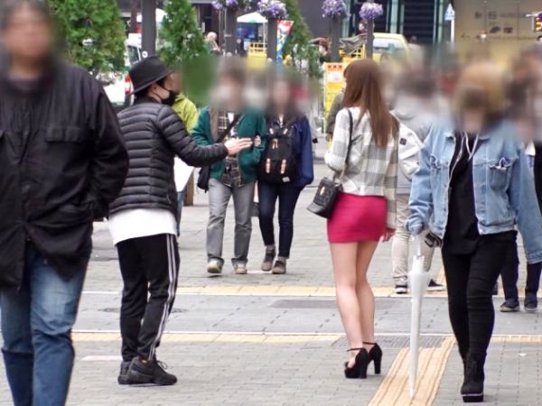 【美脚お姉さんの危険な誘惑】『彼氏には内緒だよ…』超ミニスカから覗く美脚が眩しいお姉さんがナンパにノリノリ！大好きな彼氏を忘れ、デカチンに夢中になってしまう浮気セックス！♪