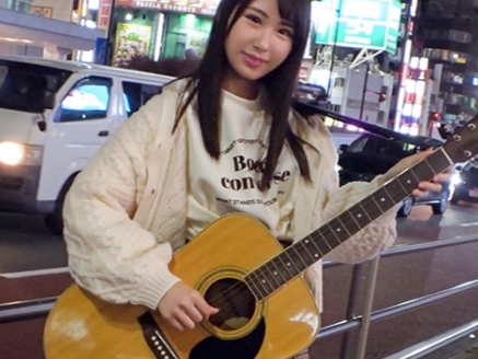 【美尻素人娘をナンパ即ハメ!】ミュージシャン志望の美尻ちゃんをゲット!白濁ザーメンを顔射でぶっかけ、美尻を揺らして感じまくる!音楽よりセックスに夢中になっちゃう、美尻娘の初々しい反応がたまらない!