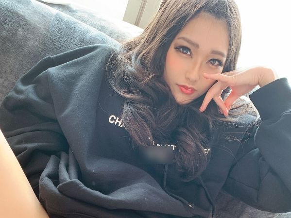 【コスプレガルバ嬢の淫乱セックス】『本気でイっちゃう…♥』制服姿のドスケベ嬢が即パコ！未開発のウブマンコをプロのテクで開発、本気でイカされまくる！