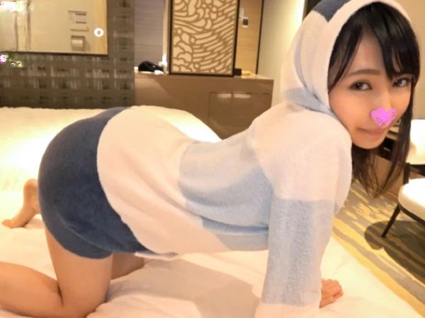 【低身長巨乳の頂点娘がデレデレセックス】『私、エッチなこと大好きなの♡』スクールカーストの頂点に君臨する美形娘が、チンポにメロメロ！低身長から溢れる巨乳と甘々なセックスに、もう夢中！！素人とは思えないエロさに驚愕のハメ撮り映像！！