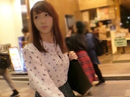 【街角ナンパ】美脚スレンダー美女をゲット！細身ボディをバックで激突き！敏感なカラダがビクビク反応しちゃう様子に超興奮！♡