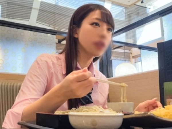 【制服美少女と車内フェラ♥】デート中に我慢できず車内で一発！ホテルでは着衣のまま生挿入！ウブな美少女の生々しいハメ���り映像に興奮間違いなし！