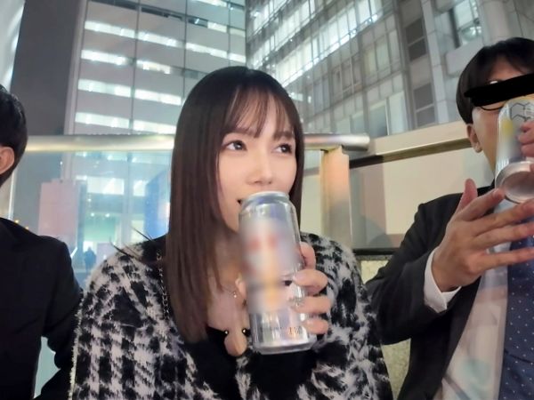 【美巨乳美女の逆ナン大作戦】『私とエッチしない？』街で見つけた男を誘惑！ 巨乳を武器にチ●ポ狩り！ 3Pで乱れまくり、精子を根こそぎ搾り取る貪欲セックス！ 男の潮吹きもお手の物！？